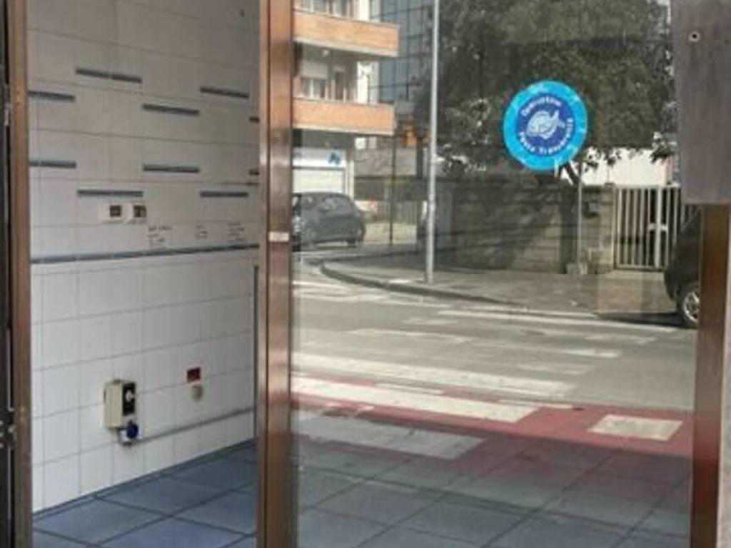 negozio in vendita a Pontedera