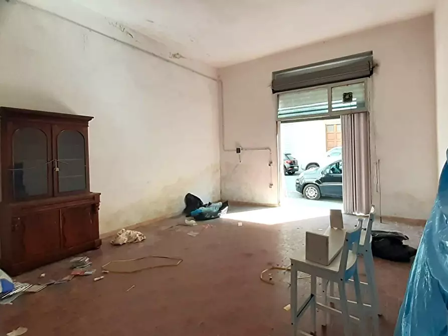 locale di sgombero in vendita a Pontedera