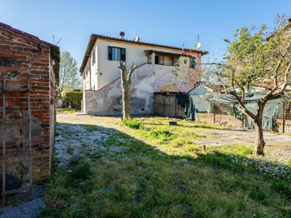 appartamento in vendita a Pontedera in zona Pietroconti