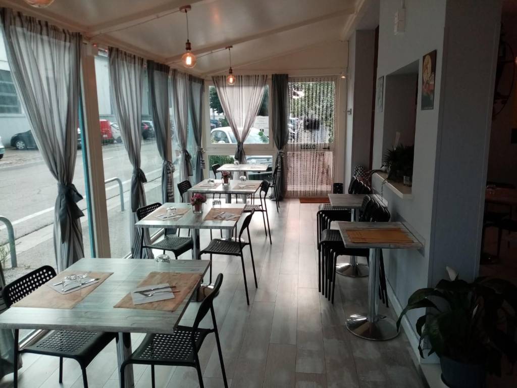 negozio in vendita a Pontedera