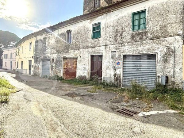 casa indipendente in vendita a Pontedera