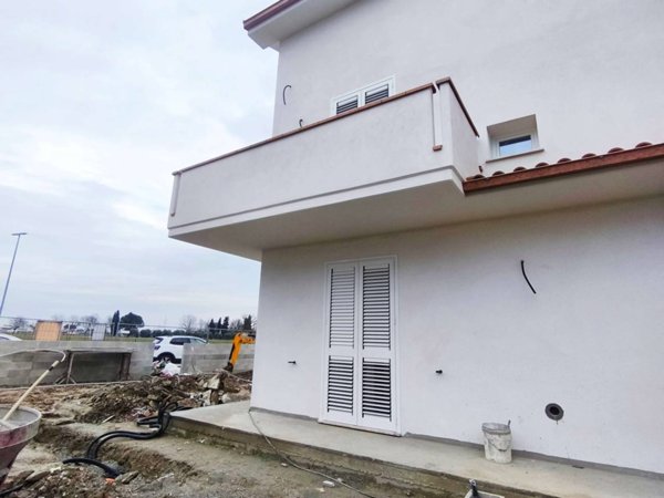 casa indipendente in vendita a Pontedera in zona Pardossi