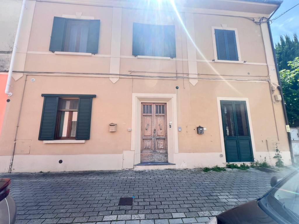 casa indipendente in vendita a Pontedera