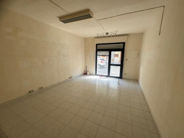 locale commerciale in vendita a Pontedera