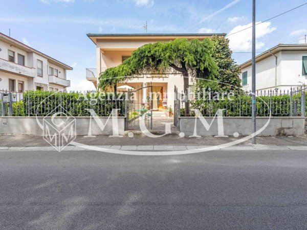 casa indipendente in vendita a Pontedera in zona La Rotta