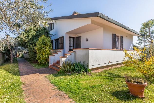 casa indipendente in vendita a Pontedera in zona Montecastello