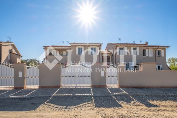 casa indipendente in vendita a Pontedera in zona Santa Lucia