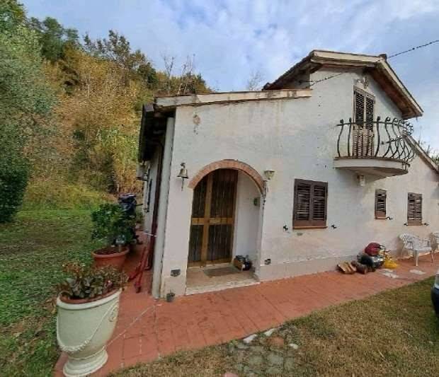 casa indipendente in vendita a Pontedera