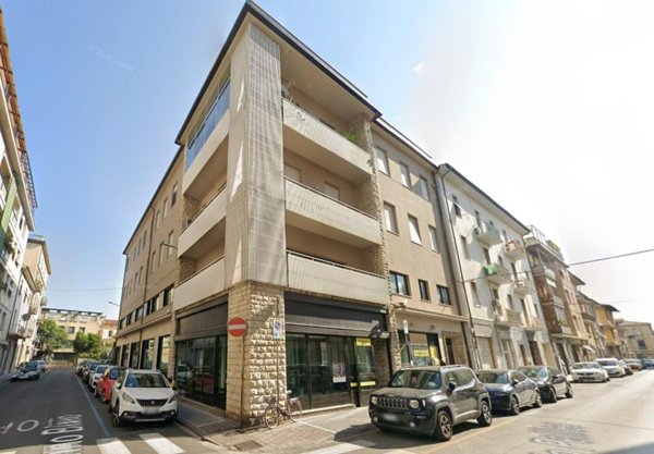 negozio in vendita a Pontedera