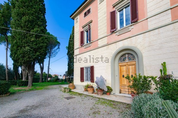 casa indipendente in vendita a Pontedera in zona Santa Lucia
