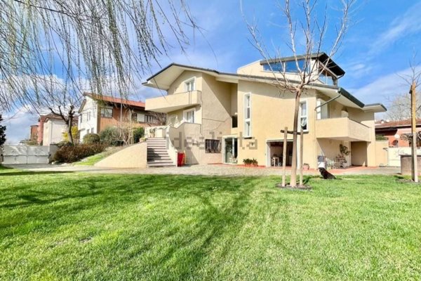 casa indipendente in vendita a Pontedera