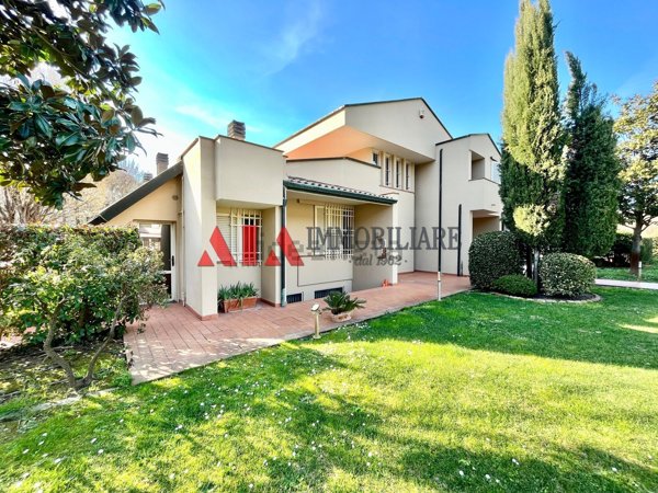 casa indipendente in vendita a Pontedera