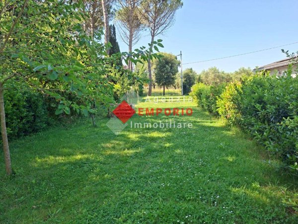 intera palazzina in vendita a Pontedera in zona La Bianca