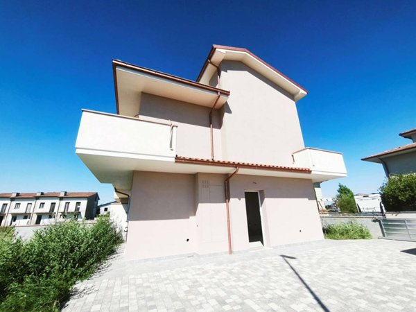 casa indipendente in vendita a Pontedera in zona Pardossi