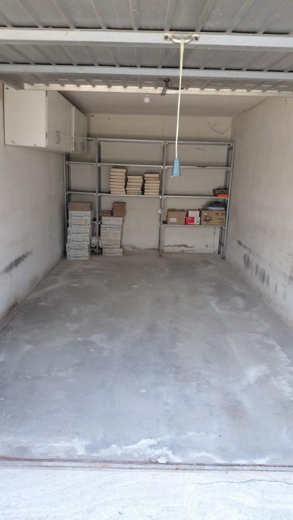 locale di sgombero in vendita a Pontedera
