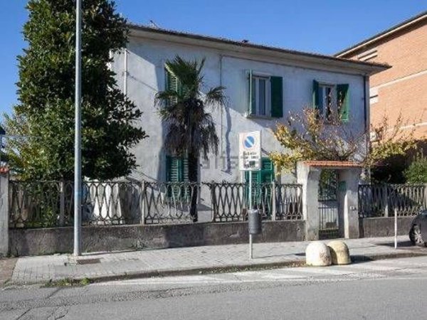 casa indipendente in vendita a Pontedera