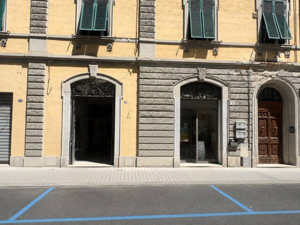 negozio in vendita a Pontedera in zona La Bianca