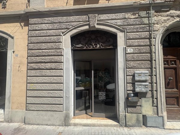 locale commerciale in vendita a Pontedera in zona La Bianca