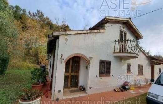 casa indipendente in vendita a Pontedera