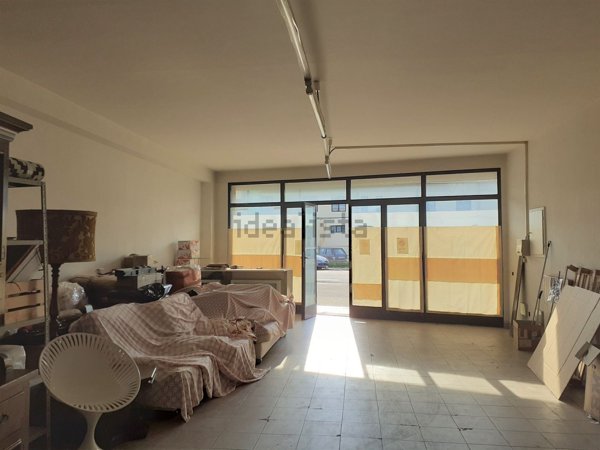 locale di sgombero in vendita a Pontedera in zona La Bianca