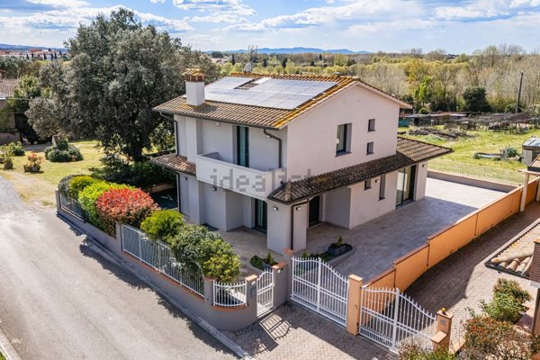 casa indipendente in vendita a Pontedera in zona Le Cantine