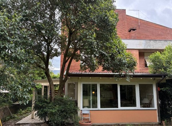 casa indipendente in vendita a Pontedera in zona I Fabbri