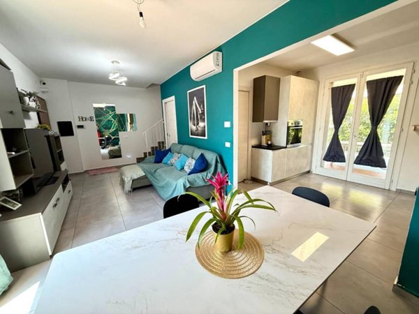 casa indipendente in vendita a Pontedera in zona Pardossi