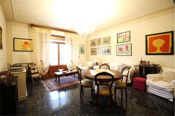 casa indipendente in vendita a Pontedera