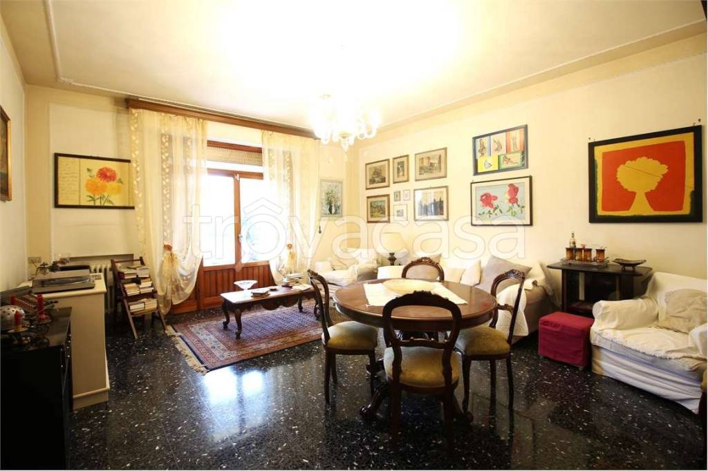 casa indipendente in vendita a Pontedera