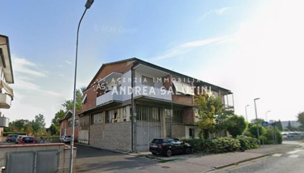 locale di sgombero in vendita a Pontedera