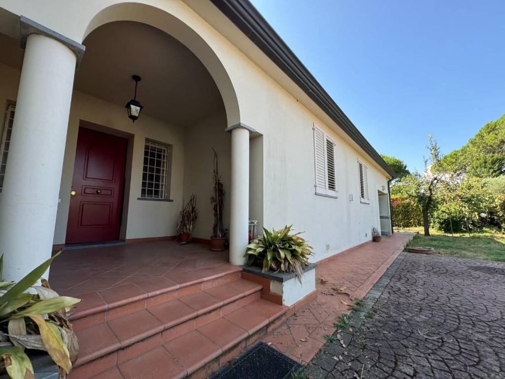 casa indipendente in vendita a Pontedera
