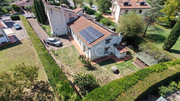 casa indipendente in vendita a Pontedera