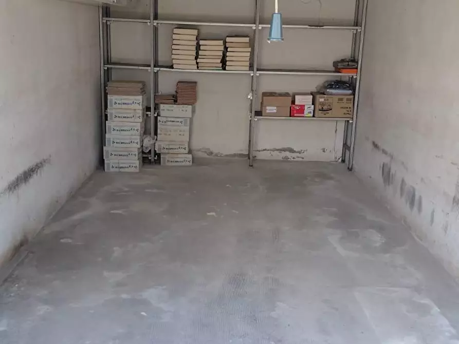 locale di sgombero in vendita a Pontedera