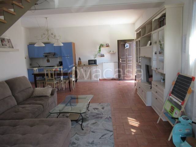 casa indipendente in vendita a Pontedera