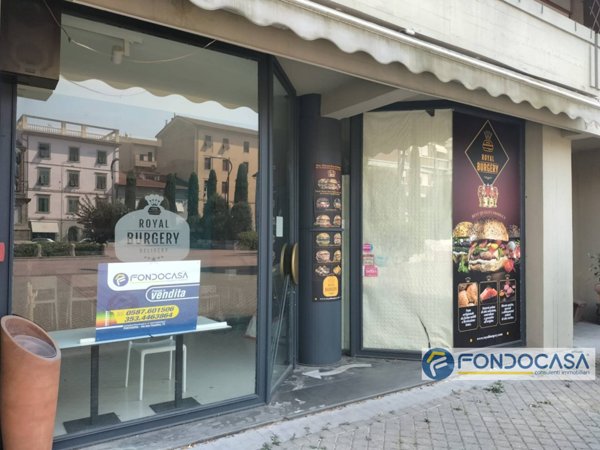 locale commerciale in vendita a Pontedera