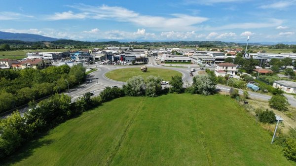 terreno in vendita a Pontedera in zona La Bianca
