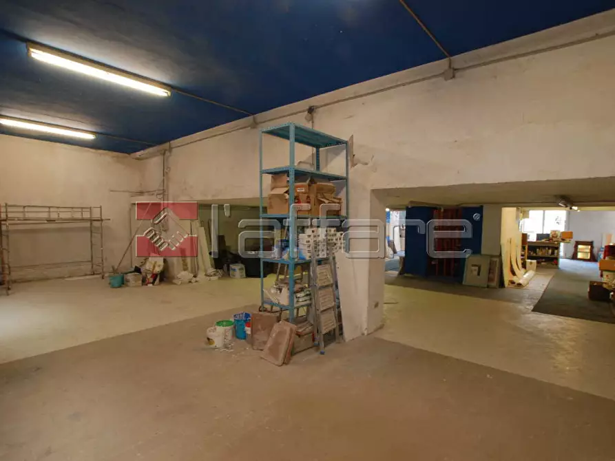 locale commerciale in vendita a Pontedera