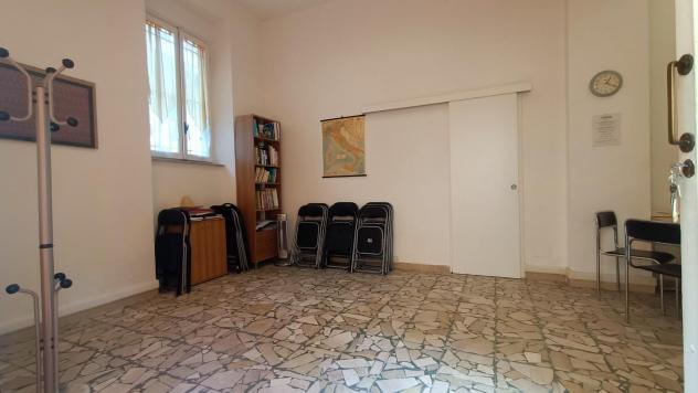 locale commerciale in vendita a Pontedera