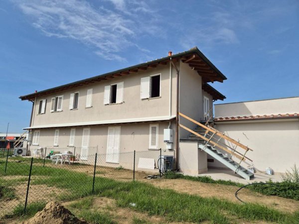 casa indipendente in vendita a Pontedera in zona Pietroconti