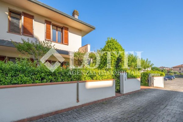 casa indipendente in vendita a Pontedera in zona Le Cantine