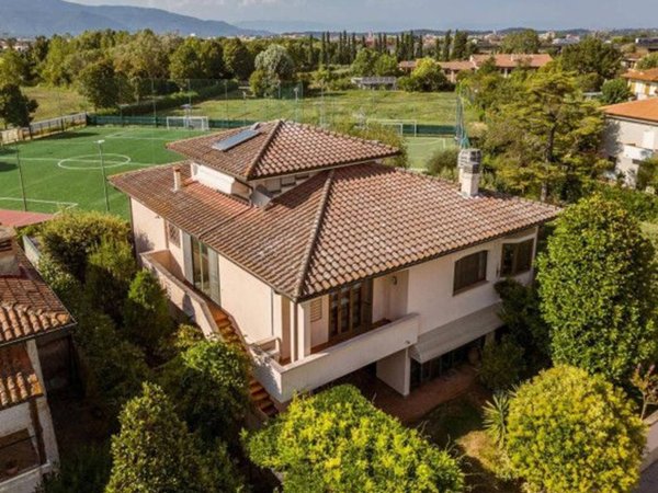 casa indipendente in vendita a Pontedera in zona Santa Lucia