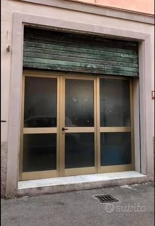 locale commerciale in vendita a Pontedera in zona La Bianca