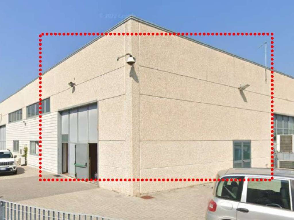 locale commerciale in vendita a Pontedera