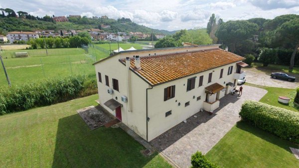 casa indipendente in vendita a Pontedera in zona I Fabbri