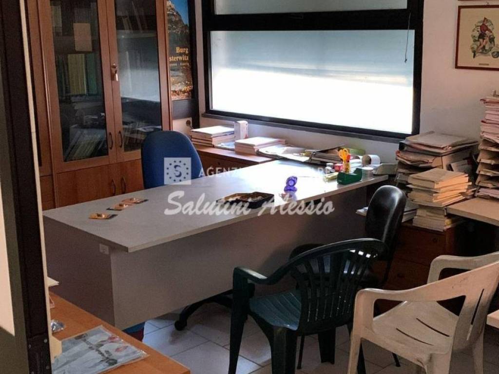 negozio in vendita a Pontedera