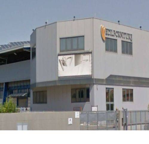 locale commerciale in vendita a Pontedera