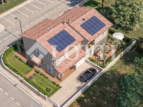 casa indipendente in vendita a Pontedera in zona Santa Lucia