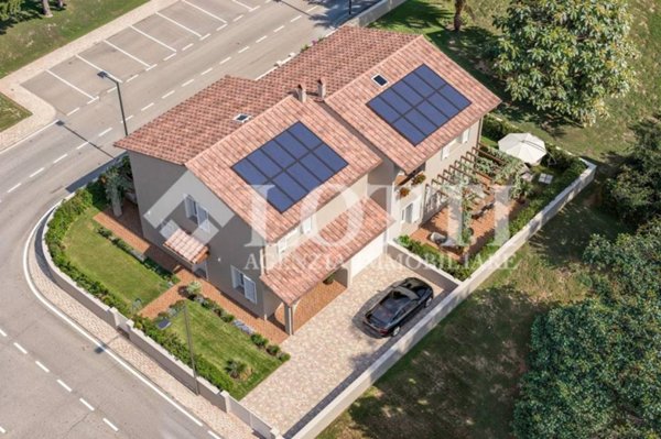 casa indipendente in vendita a Pontedera in zona Santa Lucia