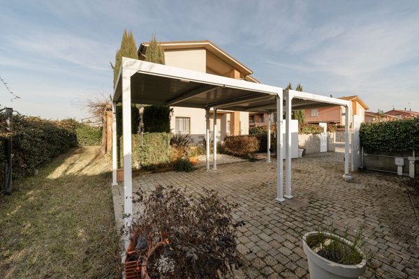 casa indipendente in vendita a Pontedera
