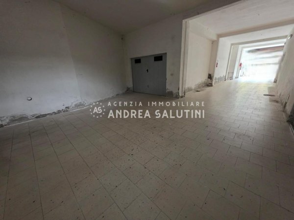 box auto in vendita a Pontedera in zona La Bianca